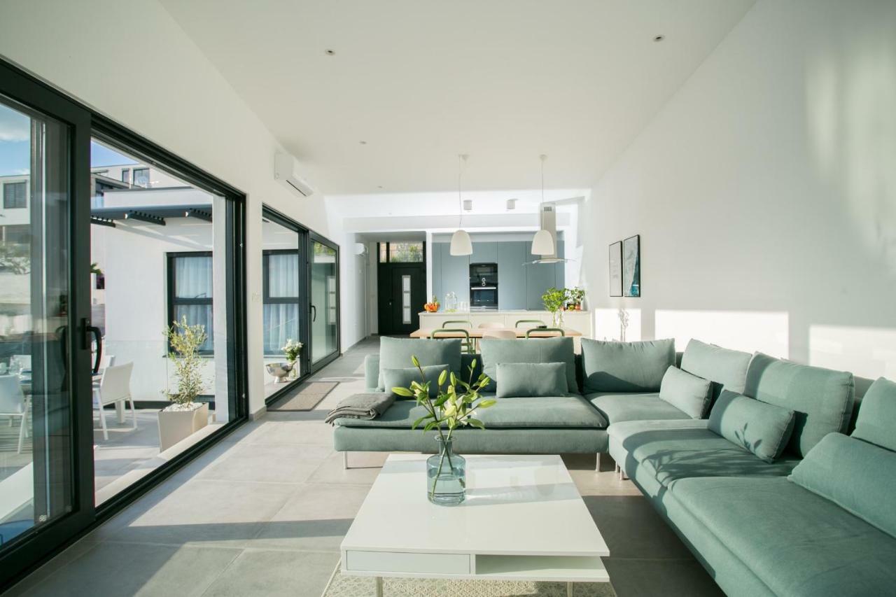 Holiday Home Olive Exclusive - 8 People, Heated Pool, Okrug Gornji, Sea View Трогир Экстерьер фото