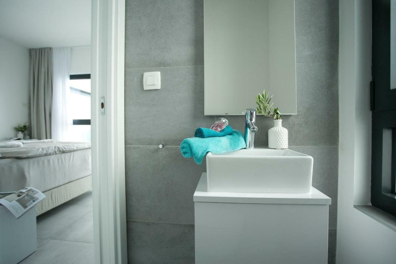 Holiday Home Olive Exclusive - 8 People, Heated Pool, Okrug Gornji, Sea View Трогир Экстерьер фото