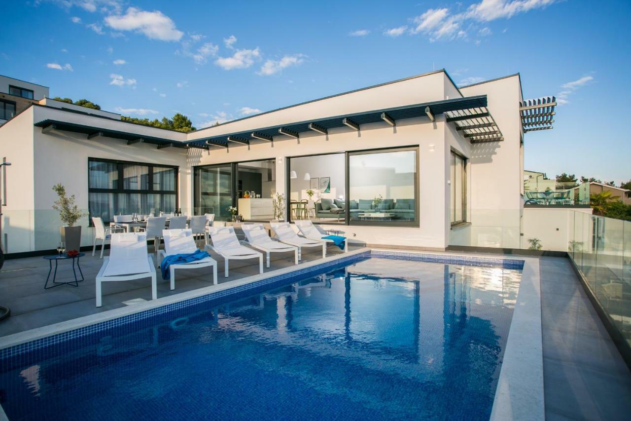 Holiday Home Olive Exclusive - 8 People, Heated Pool, Okrug Gornji, Sea View Трогир Экстерьер фото