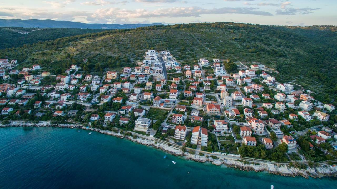 Holiday Home Olive Exclusive - 8 People, Heated Pool, Okrug Gornji, Sea View Трогир Экстерьер фото